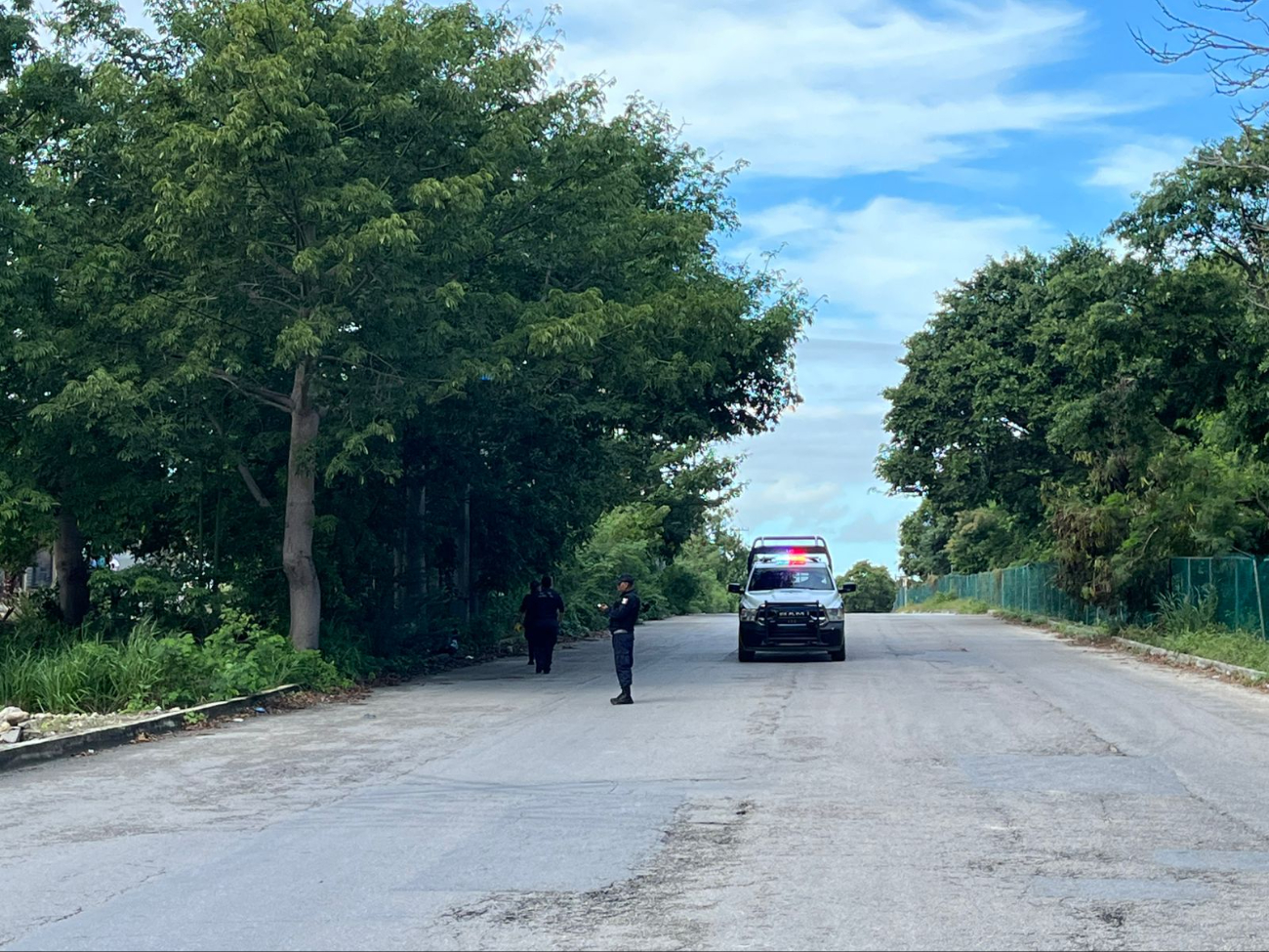 Vecinos declararon que las bolsas habían aparecido desde ayer, creyendo que era solo basura