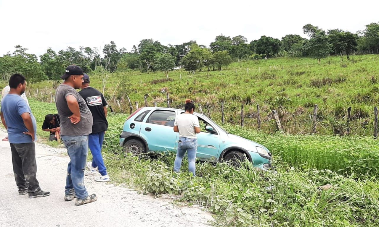 No hubo lesionados y los ocupantes fueron auxiliados por vecinos