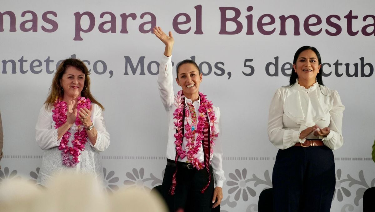 Claudia Sheinbaum Pardo, presidenta de México (Centro), acompañada por la gobernadora de Morelos, Margarita González y Ariadna Montiel, secretaria de Bienestar