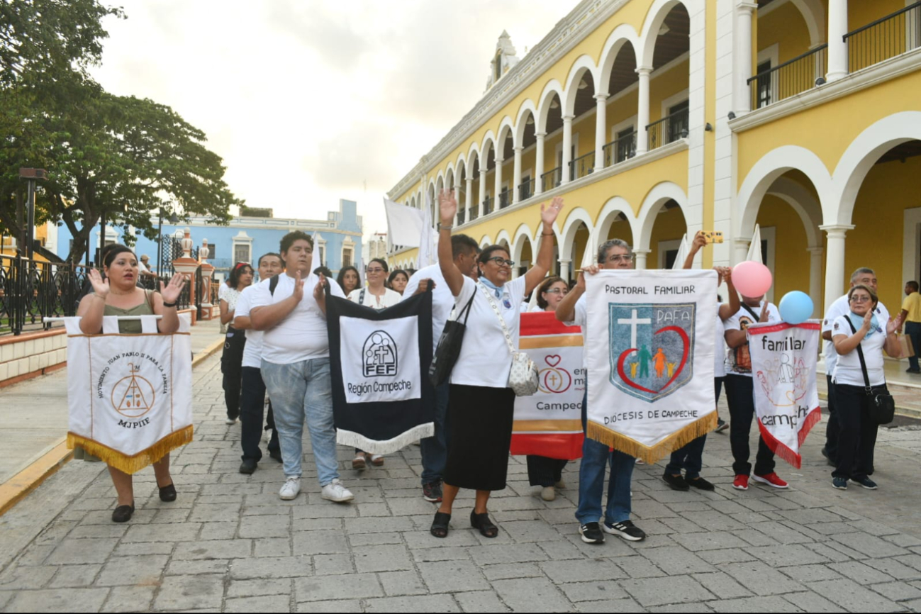  Marchan a favor de la mujer y de la vida