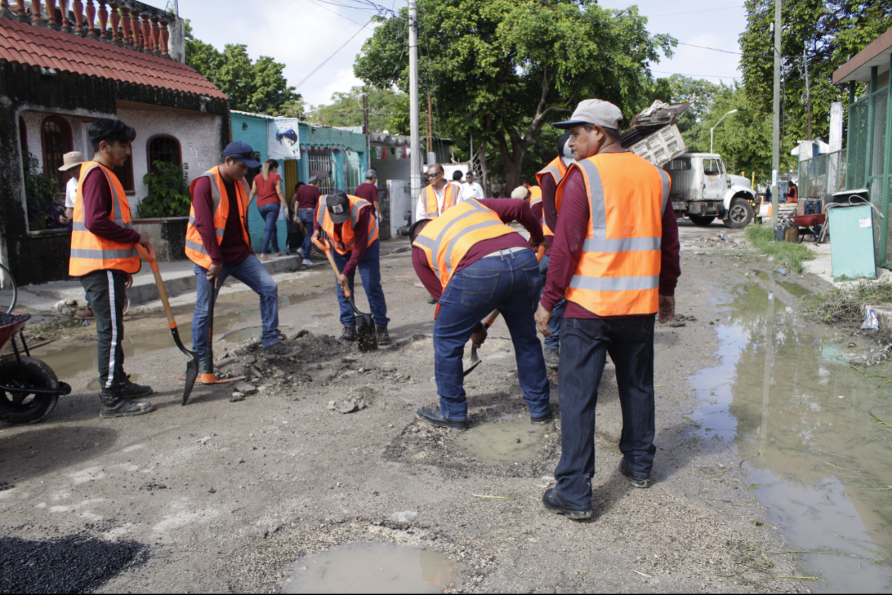 El gobernador de Yucatán, Joaquín Díaz Mena, lanzó el Plan Bienestar para mejorar calles, alumbrado y agua potable en todo el estado