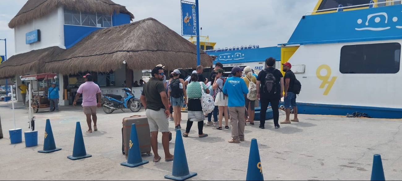 A pesar de la evacuación, algunos turistas siguen llegando a Holbox para sus vacaciones