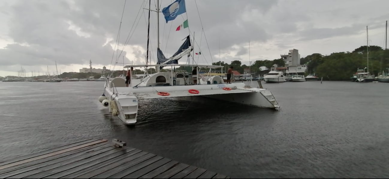 Arriban embarcaciones de Cancún a Isla Mujeres ante la llegada del huracán “Milton”