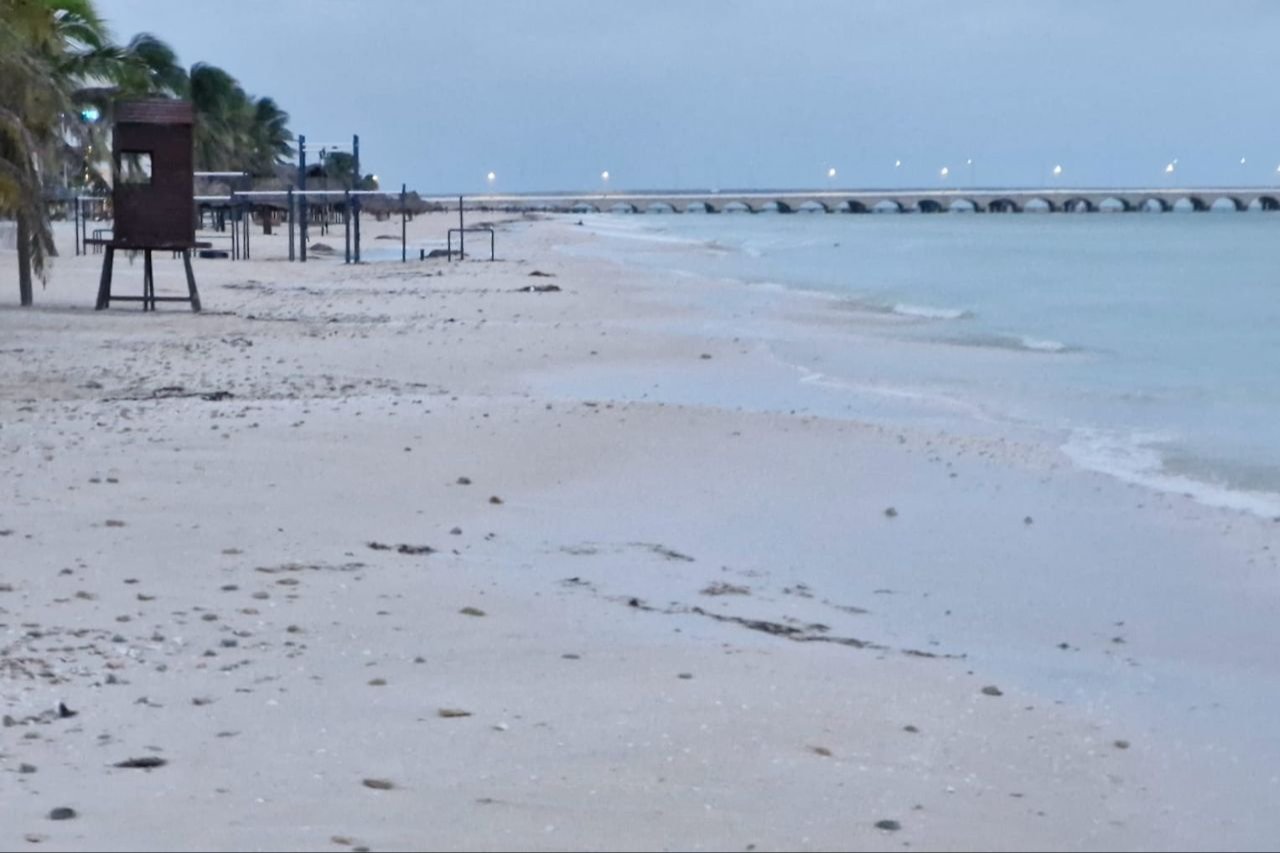 Así luce el malecón tradicional del puerto de Progreso, a la espera de la llegada del Huracán ‘Milton’