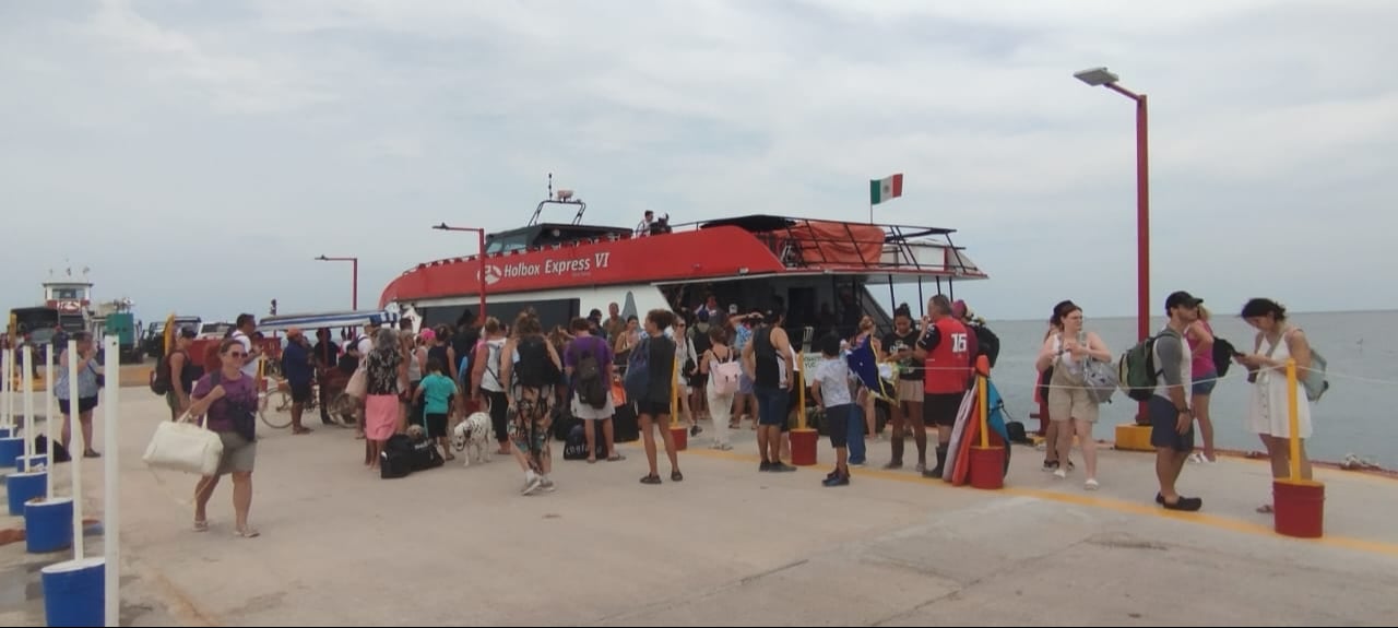 Hasta las siete de la noche, se evacuaron 1,946 personas de Holbox debido al Huracán Milton, categoría 5