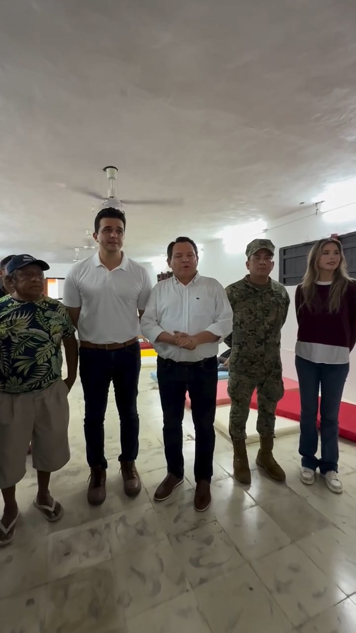 Gobernador Díaz Mena supervisa evacuaciones en Chelem por el Huracán Milton