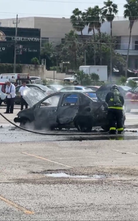 Registran incendios de automóviles en Playa del Carmen