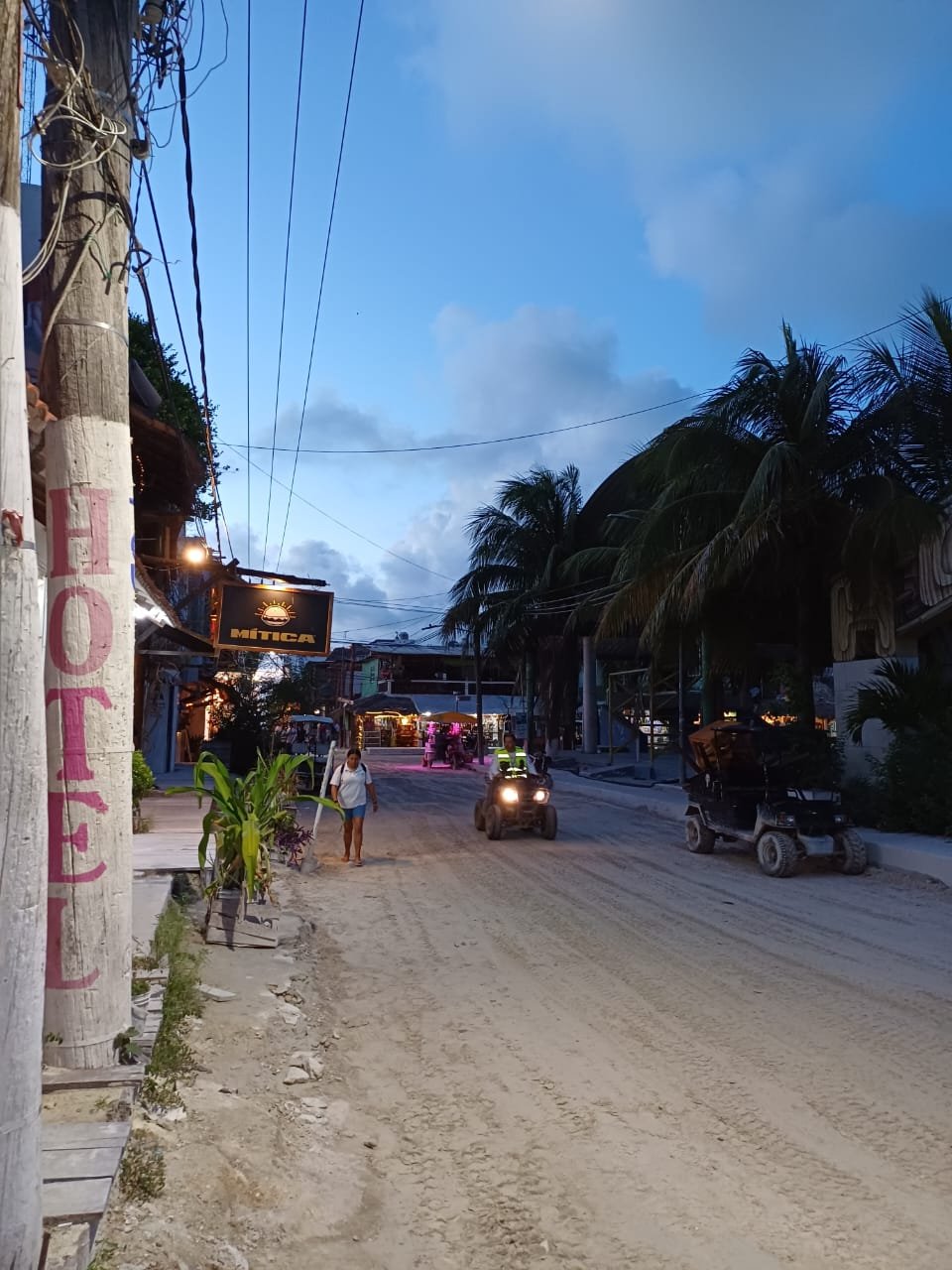 Entra en vigor ley seca por huracán Milton en Holbox