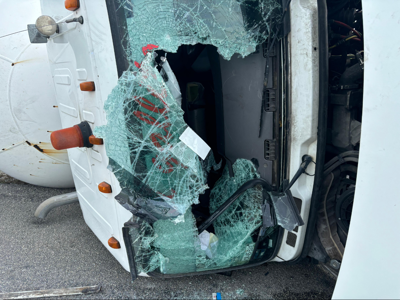 El accidente ocurrió en el kilómetro 26 del tramo Ciudad del Carmen-Isla Aguada, frente al rancho La Ensenada