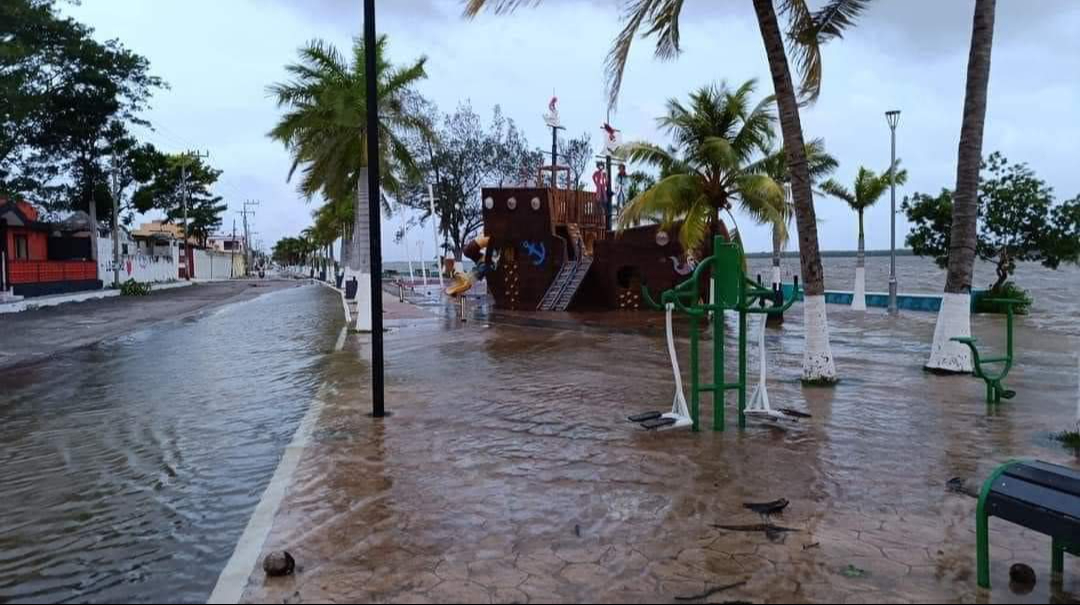 Fuertes inundaciones deja Milton en Ciudad del Carmen