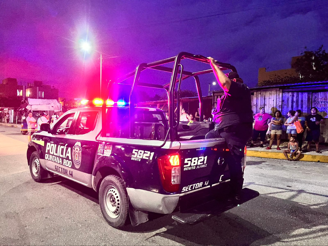 Elementos de seguridad llevaron al sujeto a la Fiscalía General del Estado para ser detenido por abuso sexual.