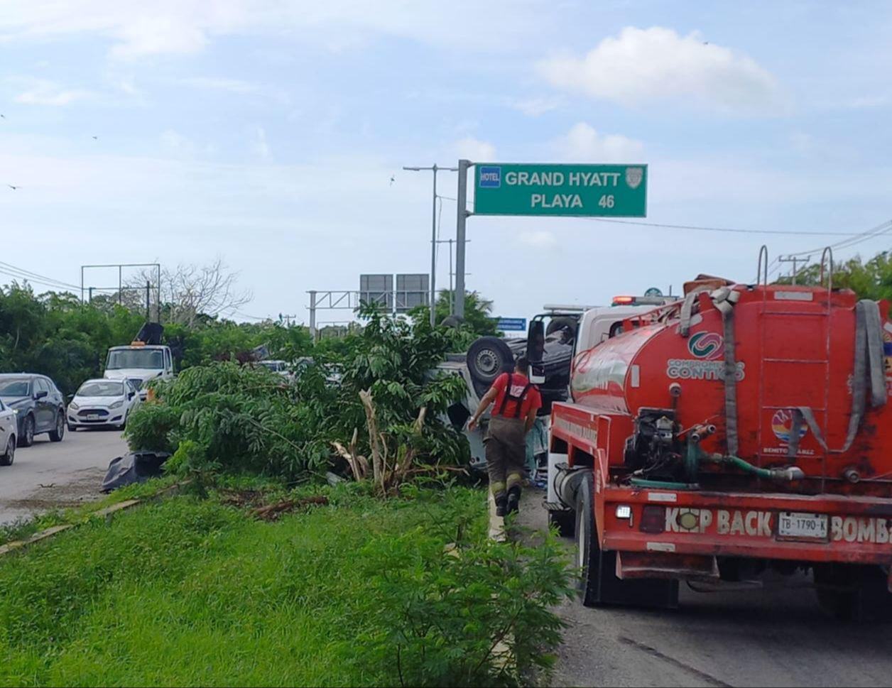 Debido al exceso de velocidad, el conductor perdió el control