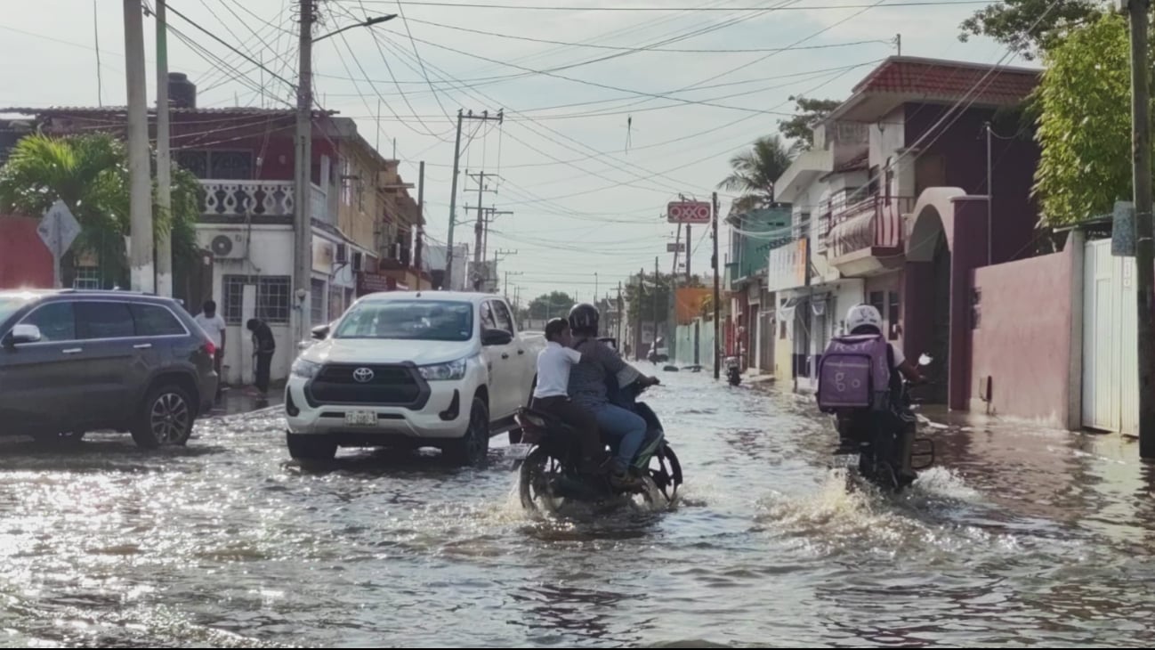 Pleamar en Ciudad del Carmen llena de agua las principales avenidas