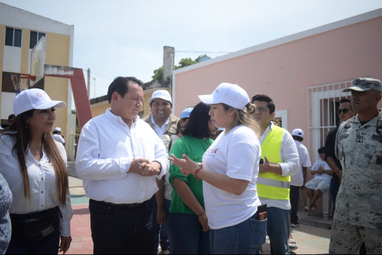 Joaquín Díaz Mena supervisa afectaciones en Sisal tras Huracán Milton y anuncia apoyo a puertos costeros 