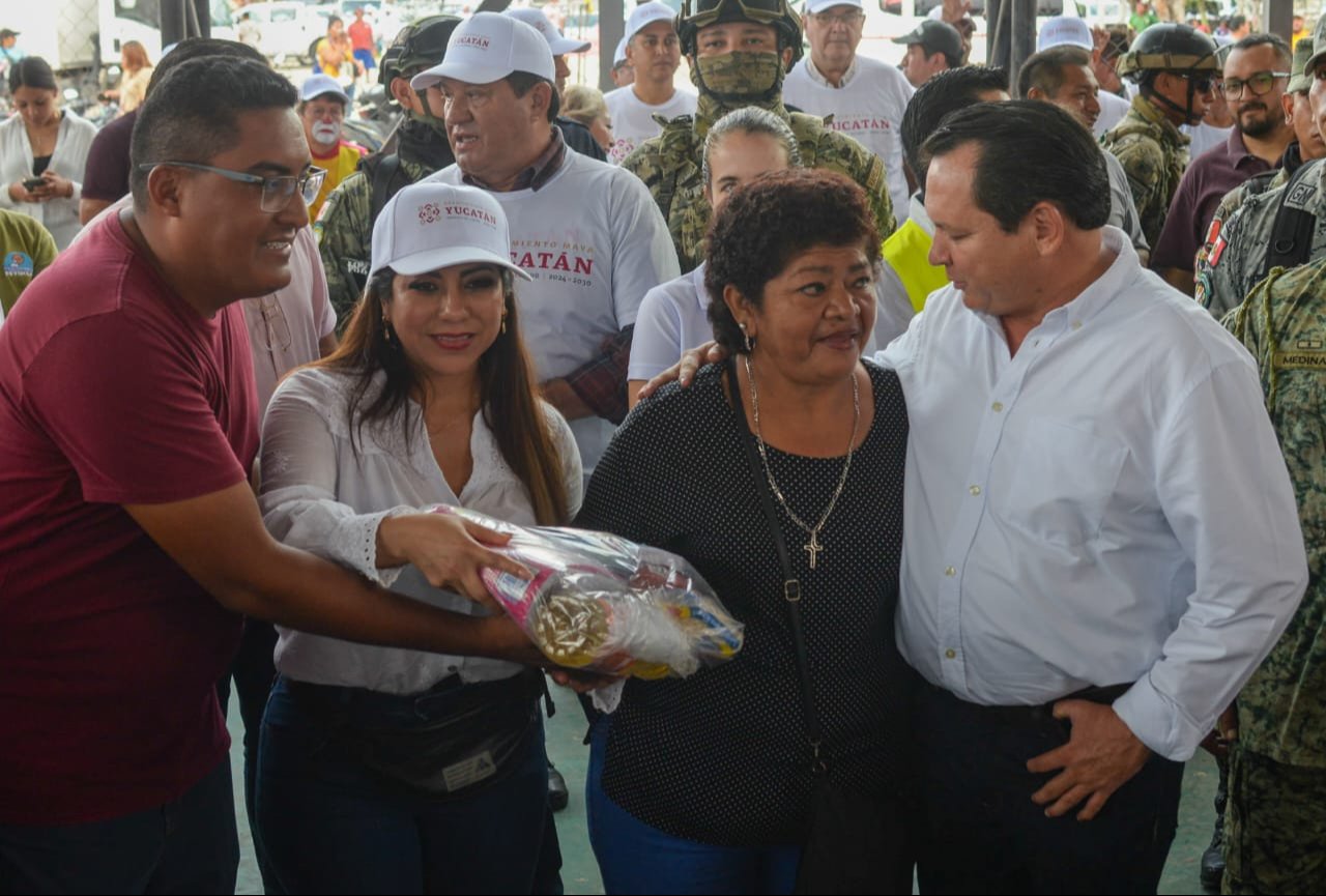 El Gobierno de Yucatán repartió despensas en Celestún