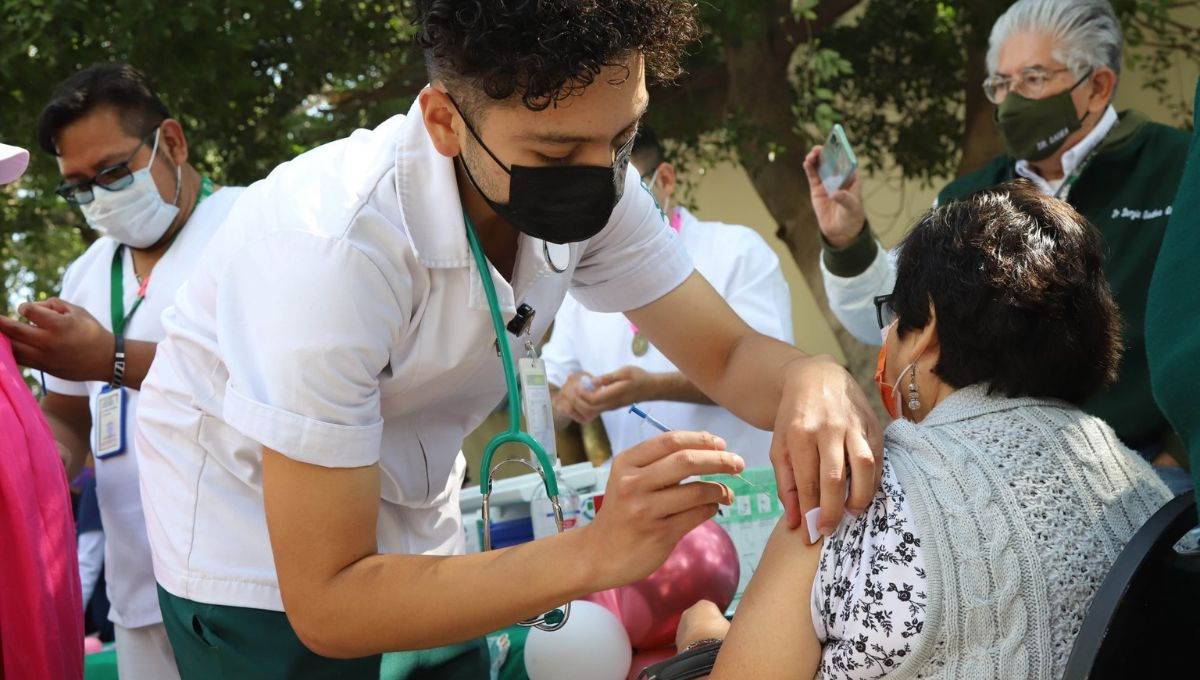 IMSS lanza campaña de vacunación 2024-2025 contra influenza y COVID-19