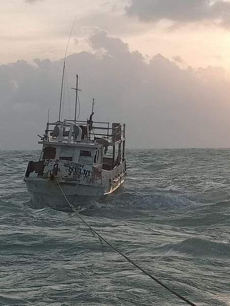 Las familias de los tripulantes esperan ansiosas su llegada al puerto de abrigo de Yucalpetén