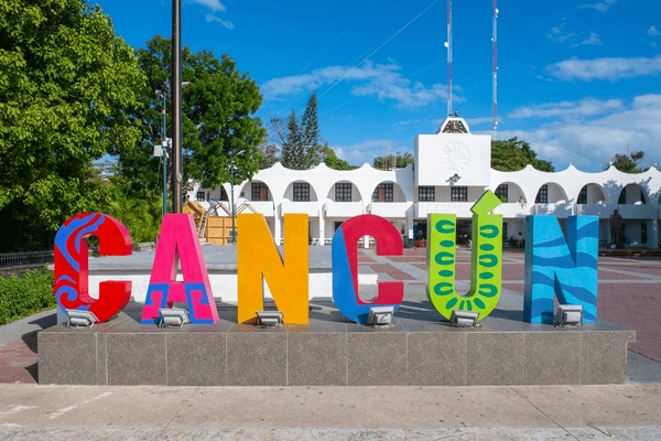 Letras de Cancún en el centro