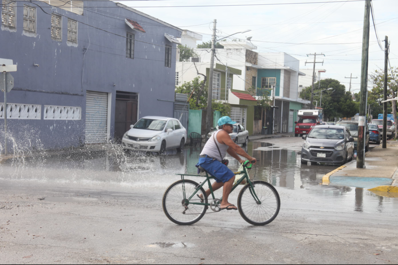 Debido a la presencia de lluvias, recomiendan salir a las calles con precaución