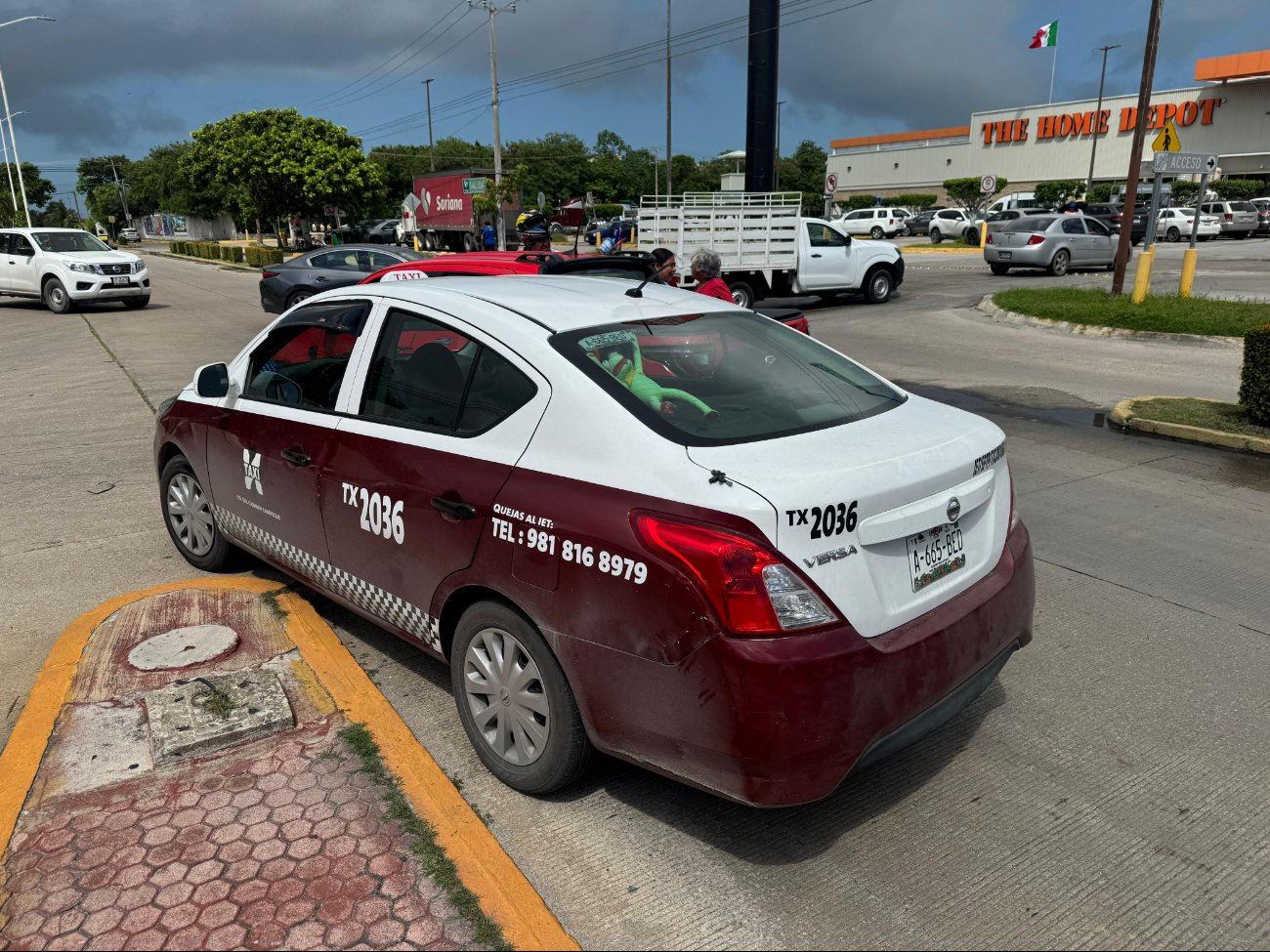 El accidente ocurrió en la avenida Corregidora, intersección con avenida Aviación y avenida Concordia