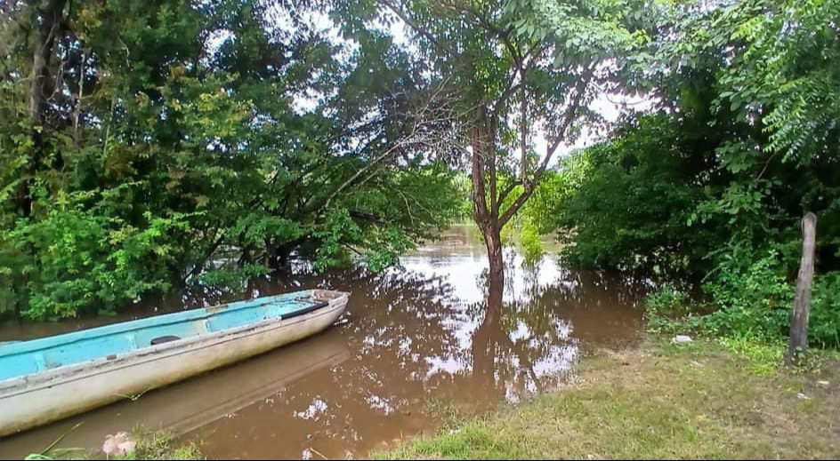 También existe el riesgo de que rebose el afluente por las constantes precipitaciones