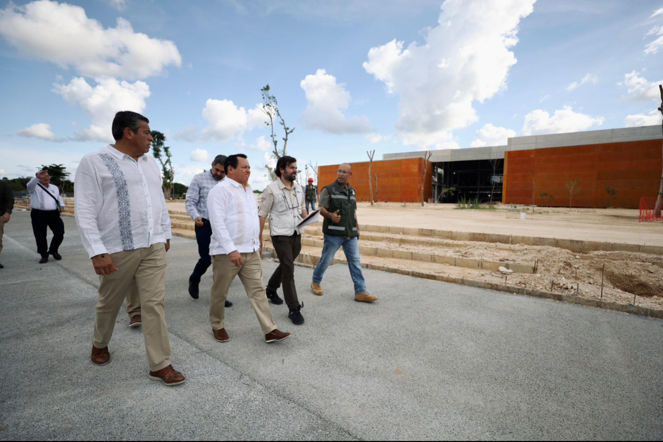 Joaquín Díaz Mena y Alejandro Svarch visitaron el nuevo Hospital O'Horán