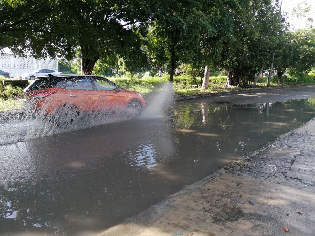 Pese a las pequeñas lluvias, algunas calles sufrieron encharcamientos