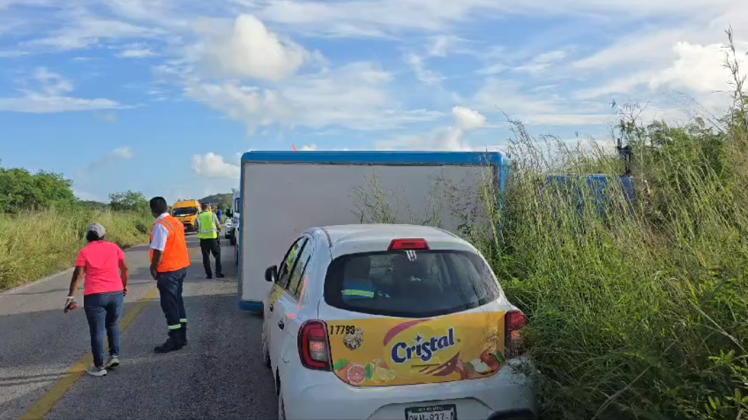 El carril de Campeche hacia Seybaplaya, Villamadero y Champotón quedó cerrado por seguridad tras el incidente