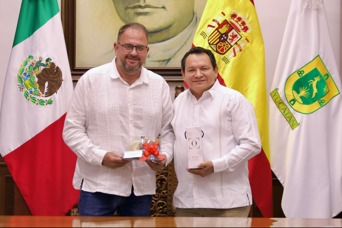 El Gobernador Díaz Mena recibe al alcalde de Mérida, España para fortalecer lazos.