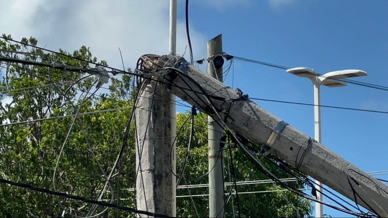 El porte de concreto ya estaba dañado, solo faltaba un tirón para colapsar