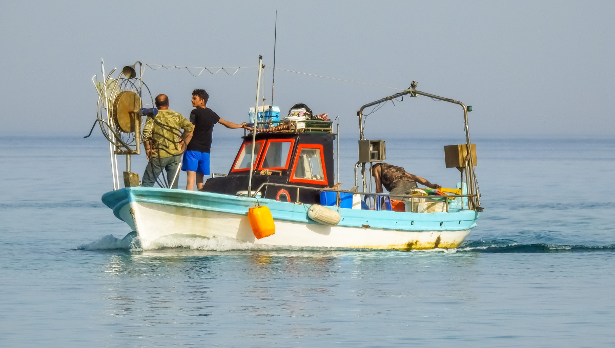 Los pescadores enfrentan riesgos climáticos adversos