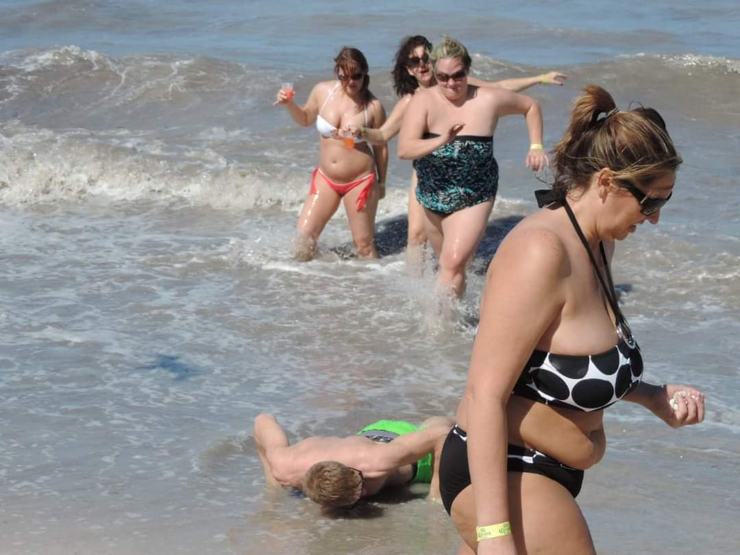 Los turistas disfrutaron del mar de Progreso