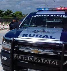 Elementos de la Policía Rural del Estado se acercaron a la mujer para auxiliarla