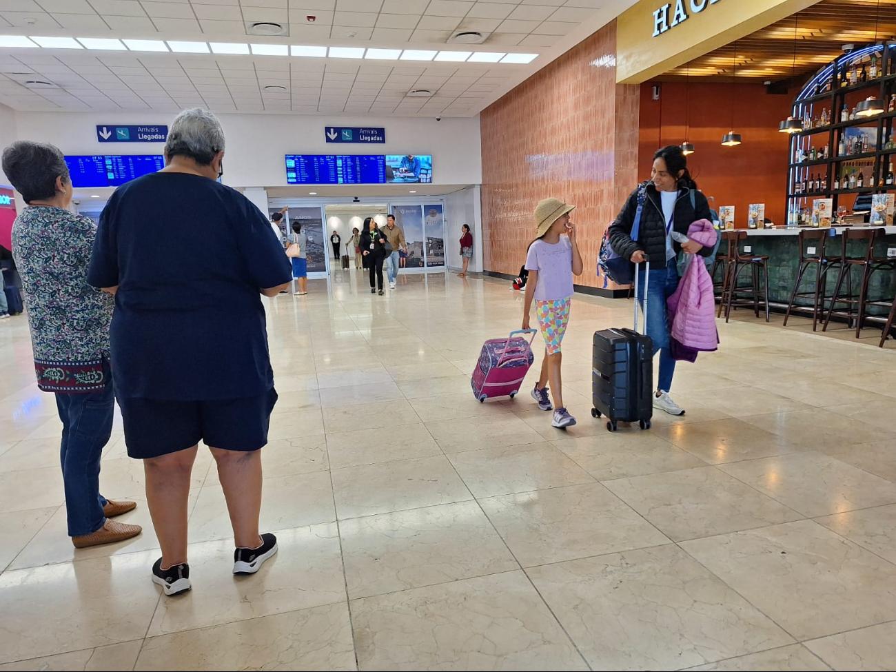 Hay buena afluencia de pasajeros en el aeropuerto de Mérida este miércoles