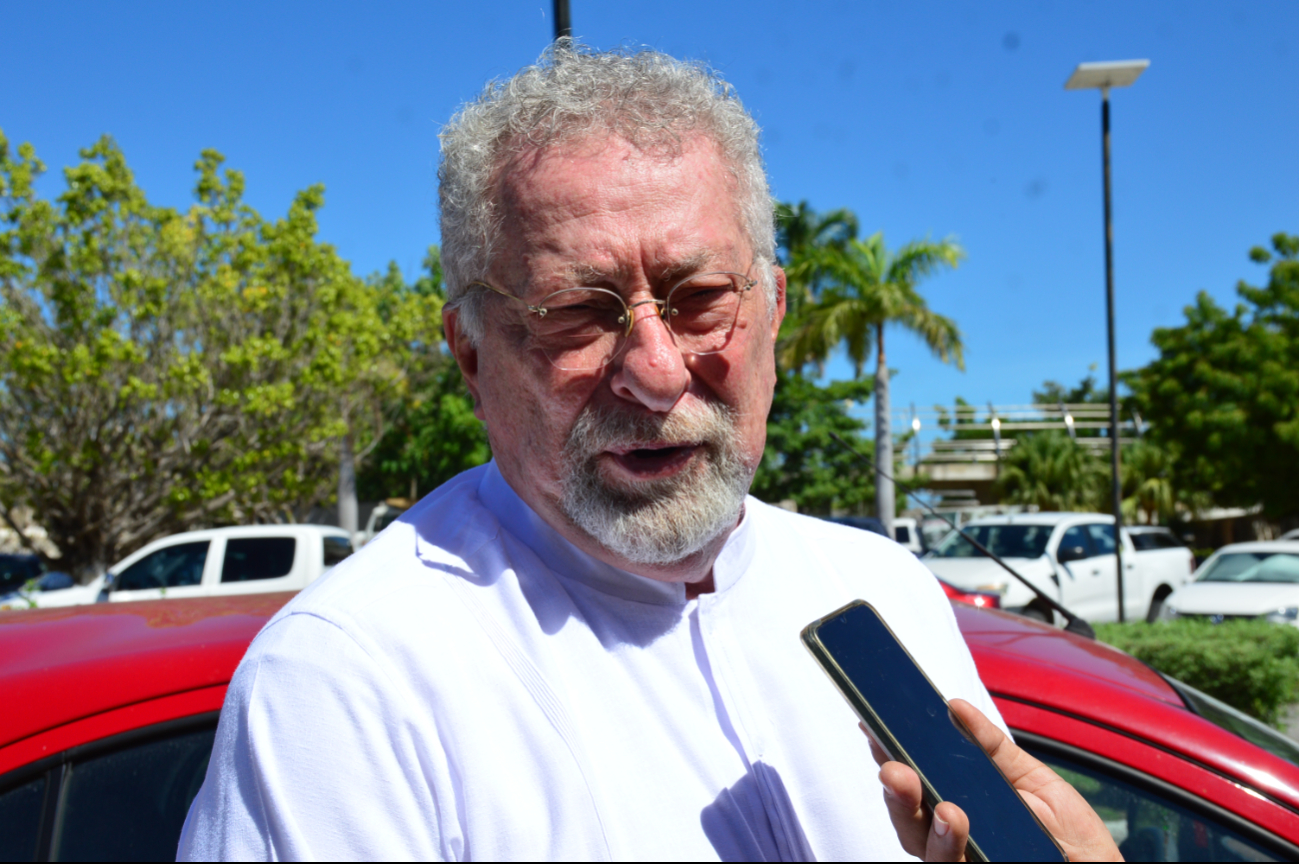 José Abud Flores, rector UAC