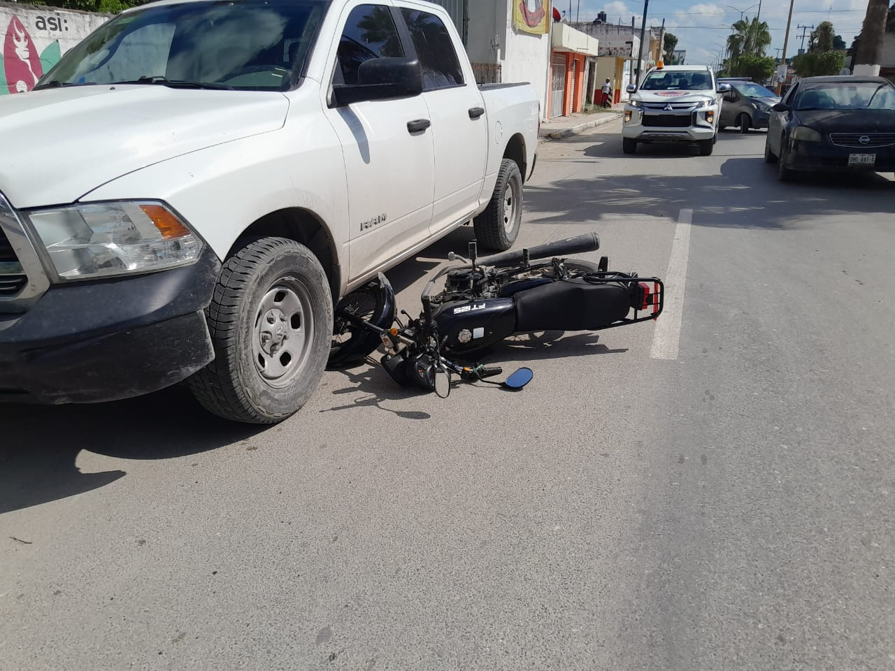 La camioneta afectada es una Dodge RAM blanca, propiedad de la CFE