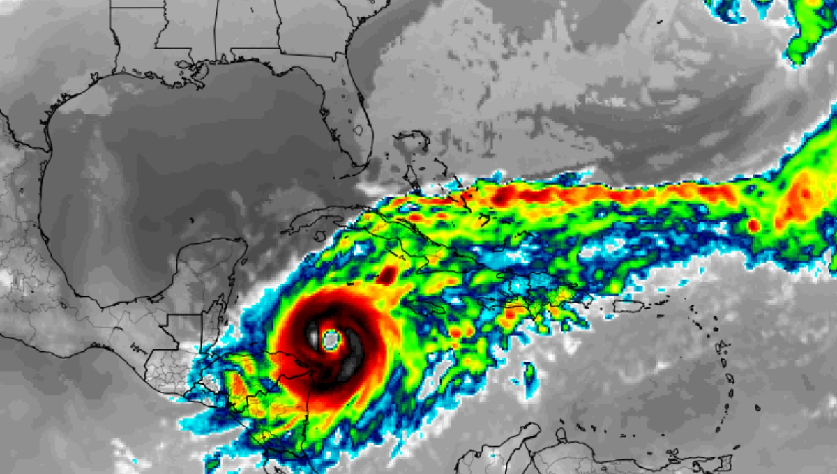 La Tormenta Tropical Sara se formaría durante este jueves cerca de la Península de Yucatán