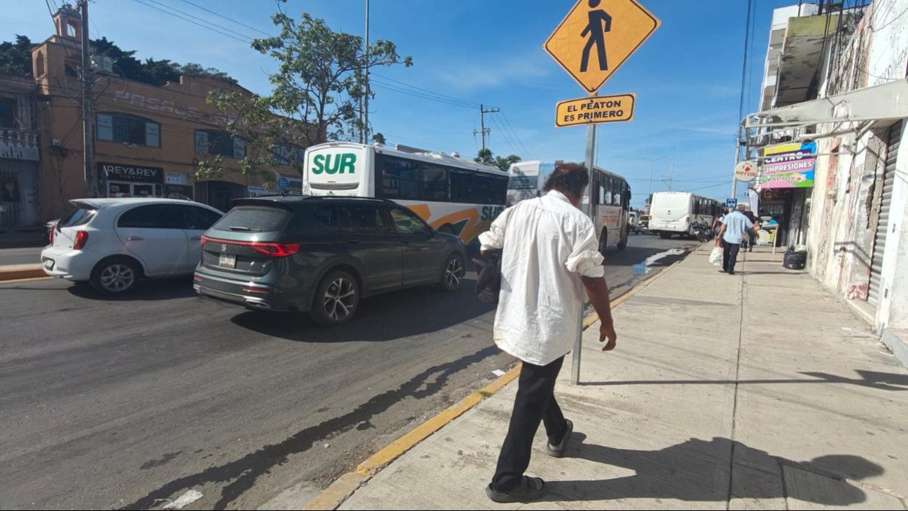 Los trabajos de remodelación están causando congestión vehicular, afectando a peatones y conductores