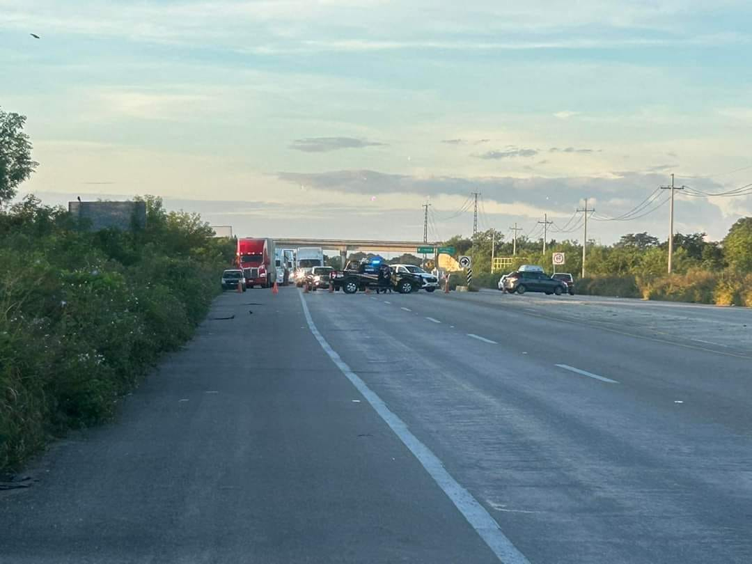 El conductor del auto murió calcinado dentro de su unidad