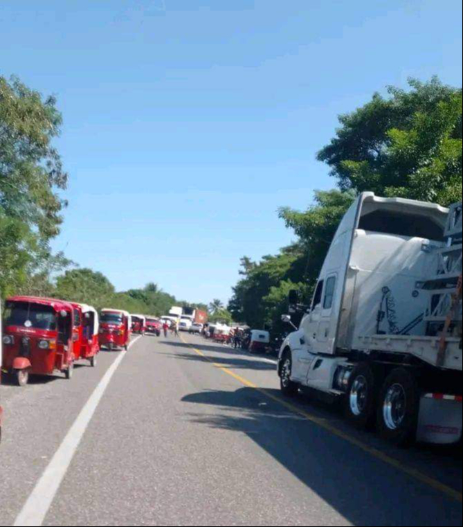 El servicio de mototaxis en Atasta Pueblo ha disminuido debido a los trabajos de reencarpetamiento de la carretera federal 180