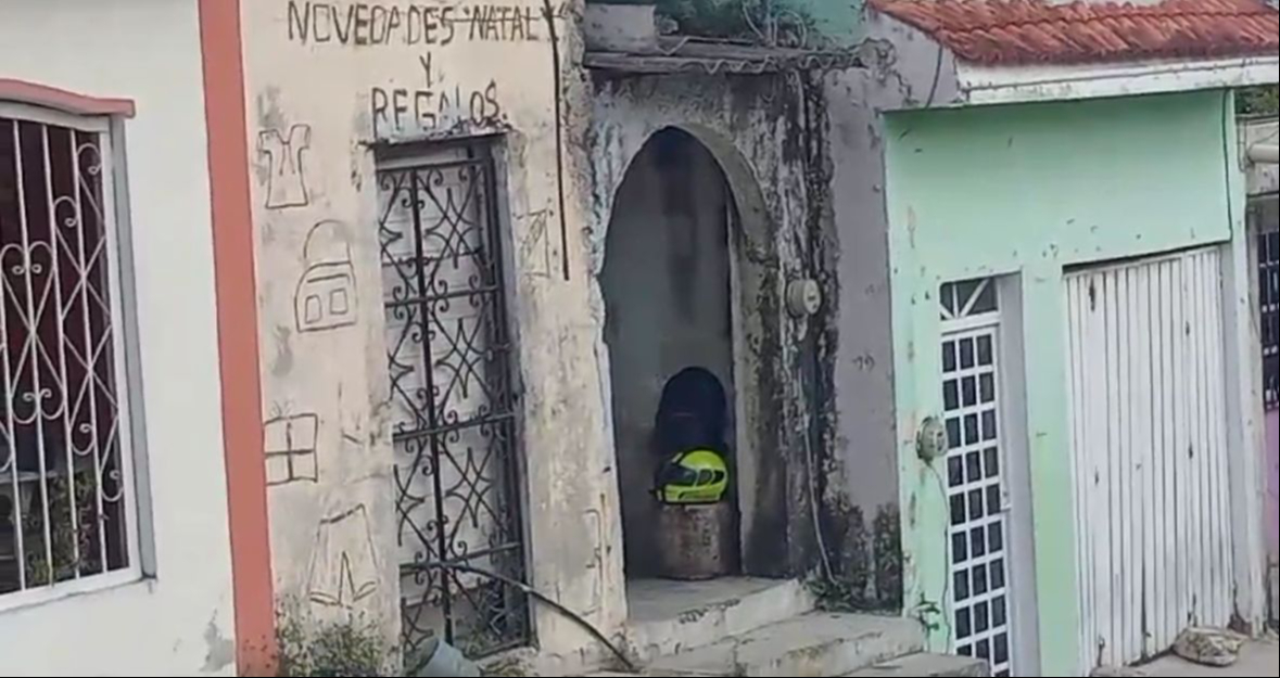 En otro incidente, un hombre de 55 años fue encontrado inmóvil en la calle Flamboyanes de la colonia Sascalum