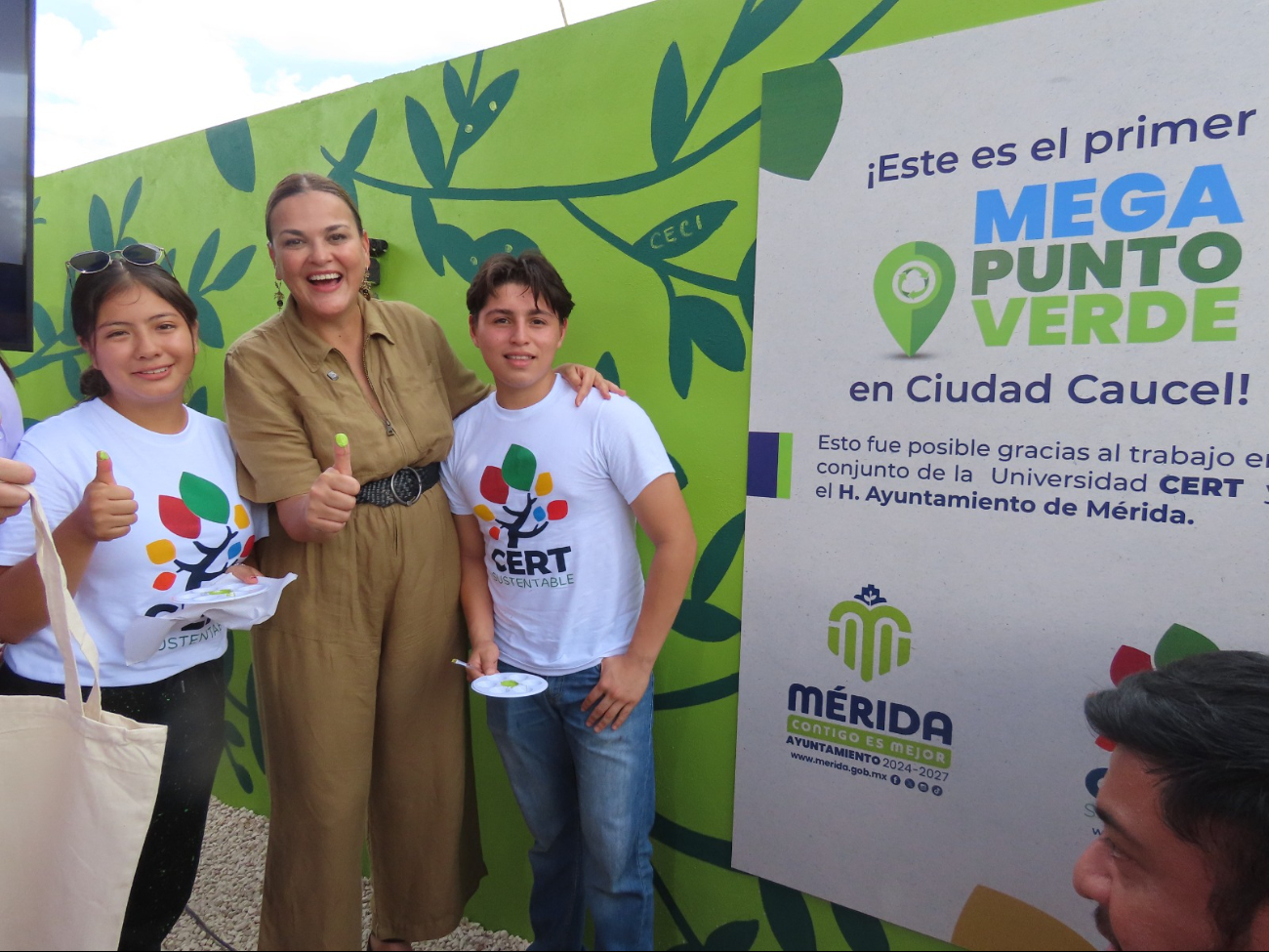 La alcaldesa Cecilia Patrón se encargó de inaugurar el punto verde