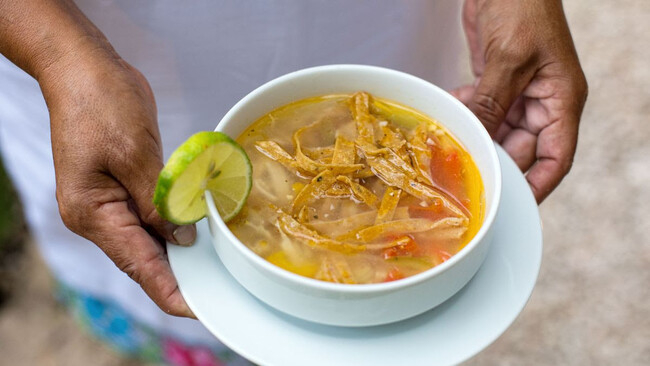 La sopa de lima es reconfortante y nutritiva, perfecta para cualquier época del año