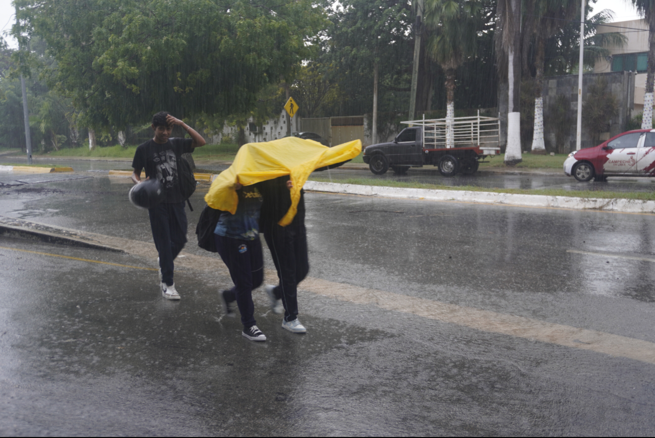  Aguaceros azotan Campeche: Lluvias del jueves dejaron severas inundaciones   