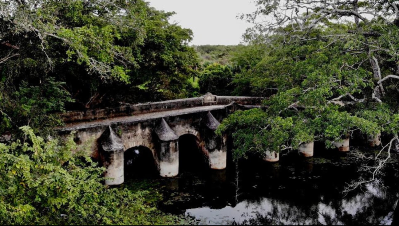 El puente de la emperatriz Carlota, en Hampolol, Campeche