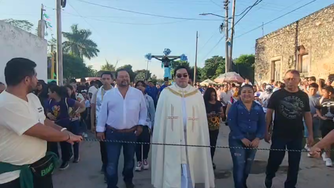 El traslado del Santo Cristo de la Exaltación a Tekantó generó gran movilización