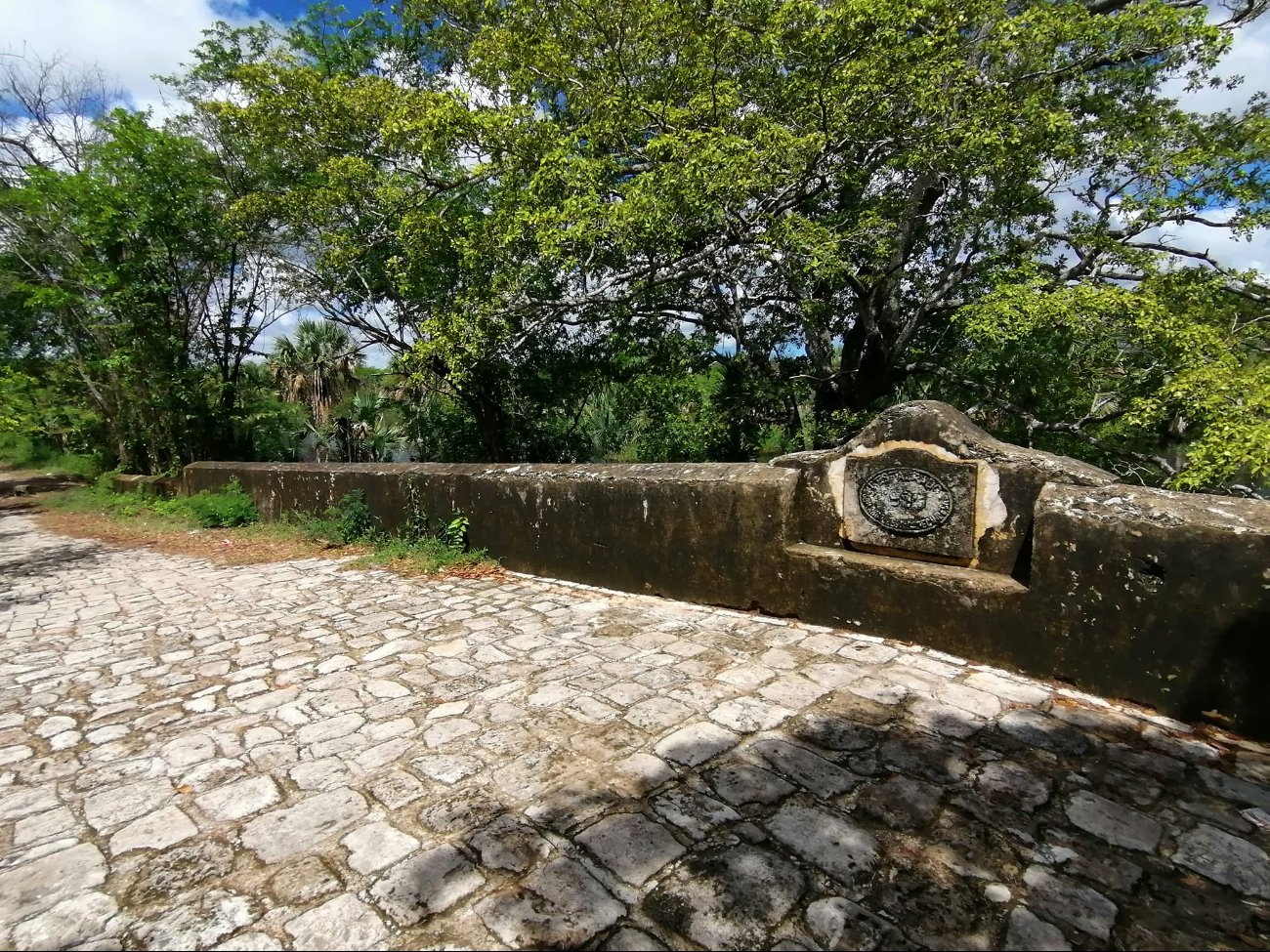 Estos caminos facilitaban el transporte entre Mérida y los puertos de Campeche y Sisal desde el siglo XVI