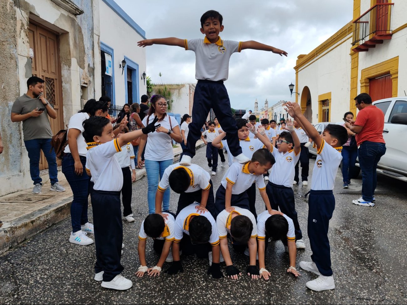 Niñas y niños de guardería, preescolar y primaria partieron del Parque del IV Centenario