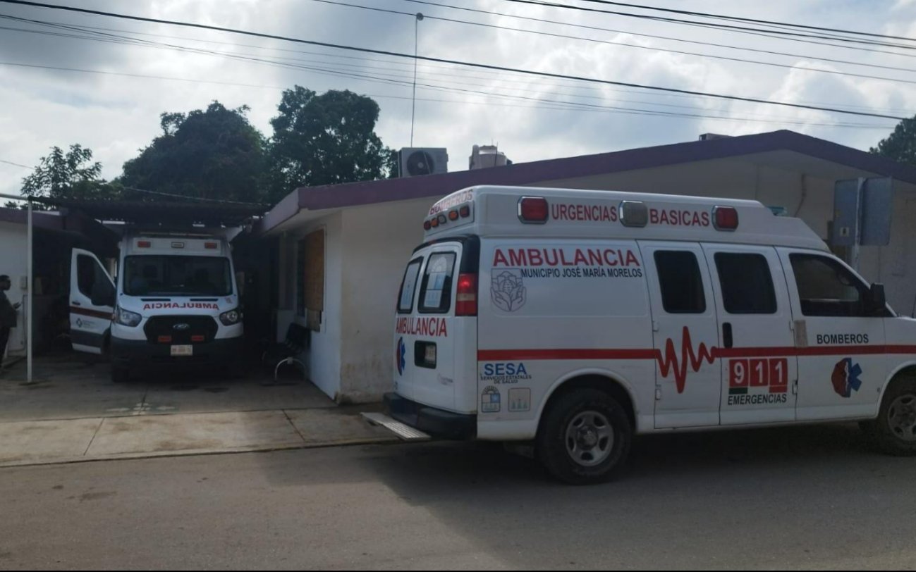 Profesora de secundaria es trasladada a hospital tras torsión del pie en José María Morelos.