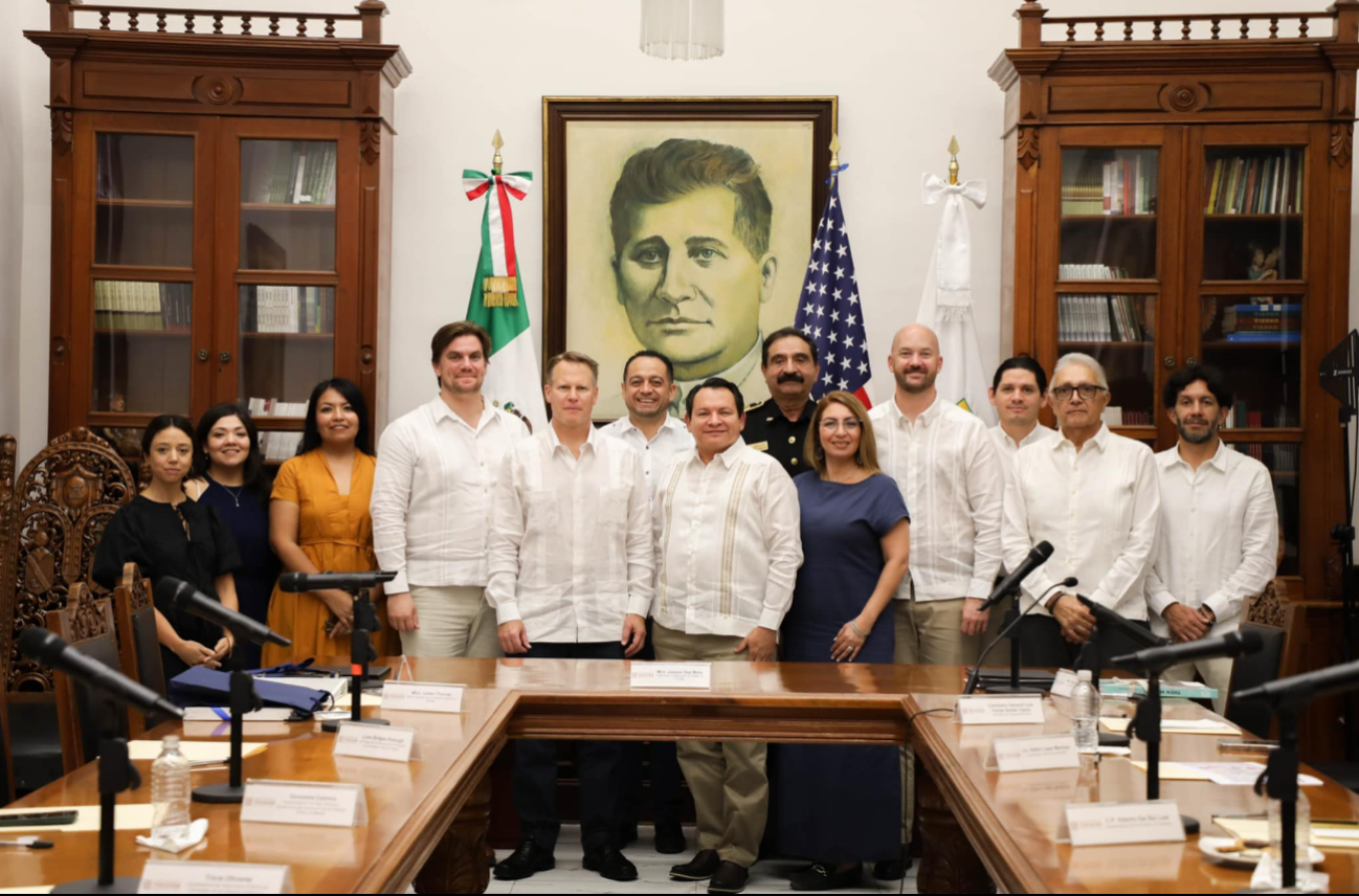 Asistieron a la reunión altos funcionarios de seguridad y representantes de diversas dependencias.